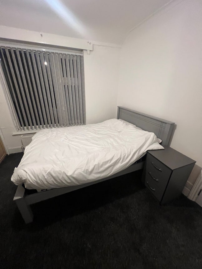 Rooms for Rent Free Main Photo