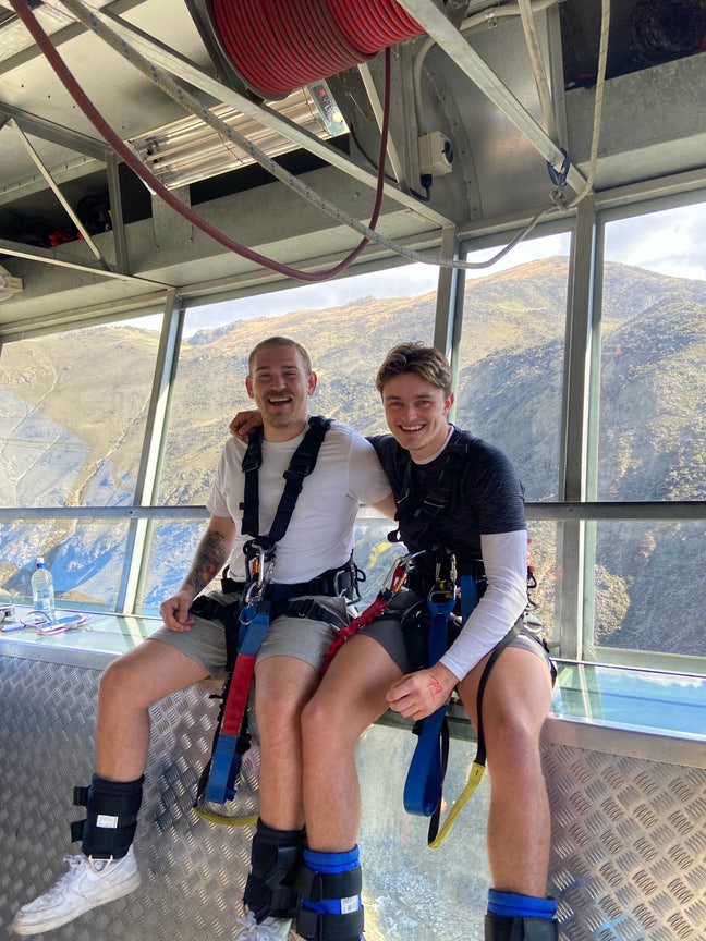 Looking for a 3rd flatmate DM me!  Main Photo