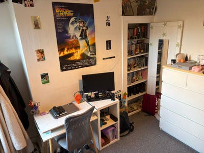 Double Room Available in a social All Girls House Main Photo