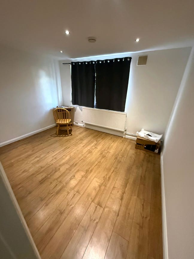 Double Room Available in a Friendly 2-Bedroom Hous Main Photo