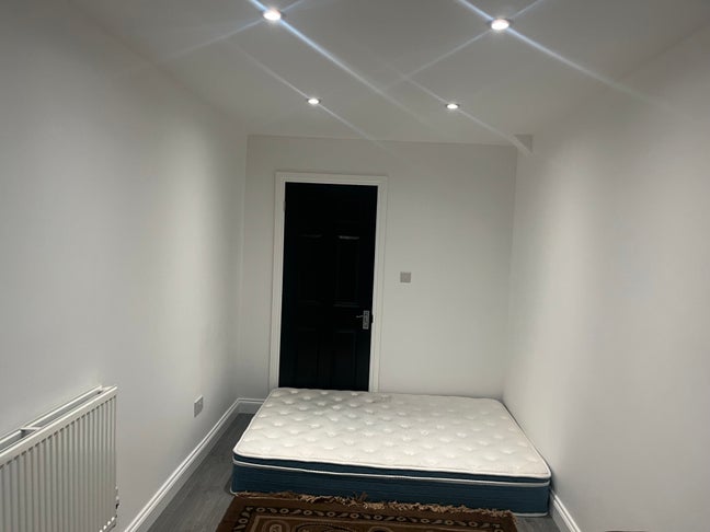 Double room with en-suite, all bills included  Main Photo