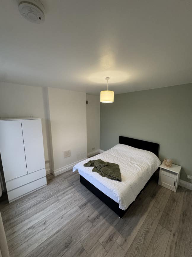 Modern Double Room | &pound;625 pcm | Available Now Main Photo