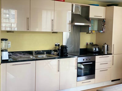 Modern double bedroom in a two-bedroom flat Main Photo