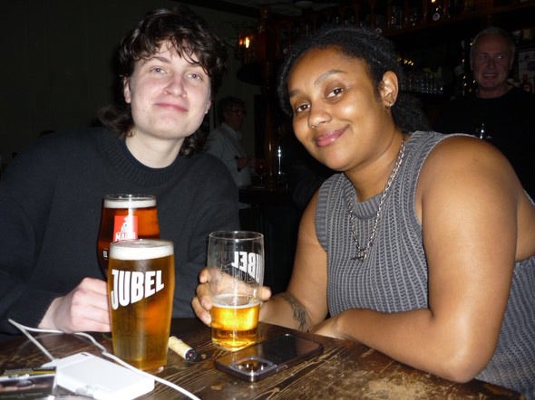 Looking for a double room or buddy up Main Photo