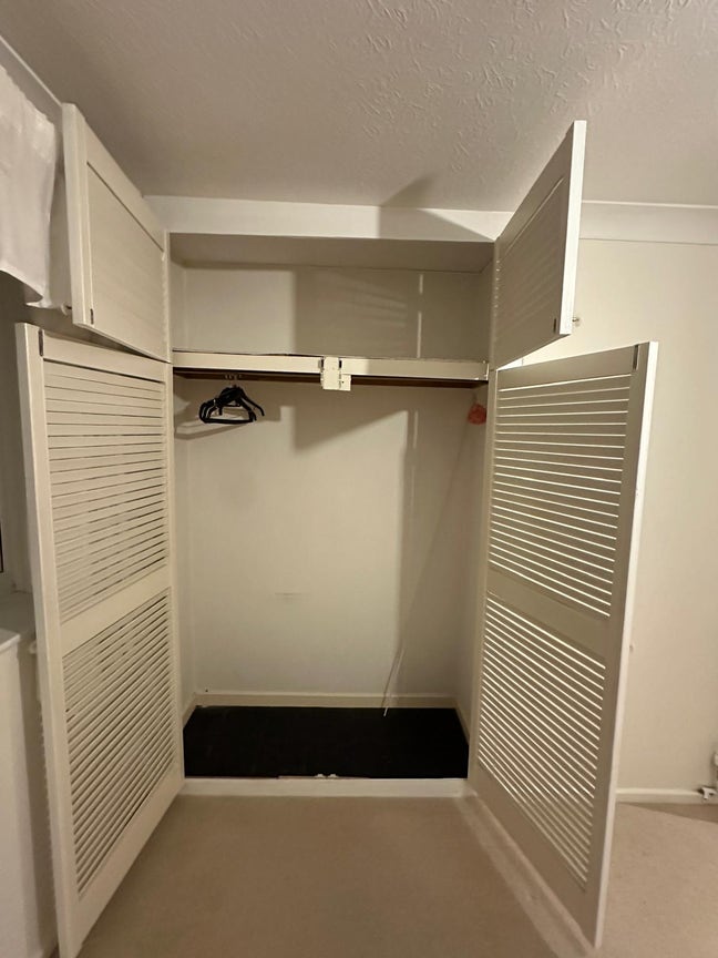 Have nice big room for rent with two wardrobes  Main Photo