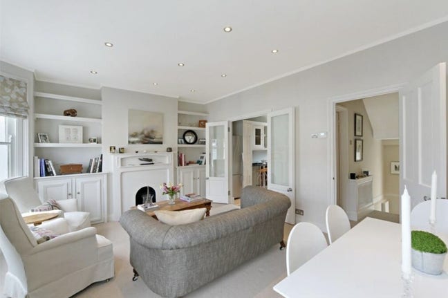 Lovely, bright, bedroom with ensuite bathroom Main Photo