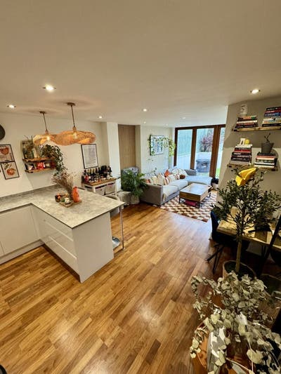 Double Room in Cosy Flat with Garden Main Photo