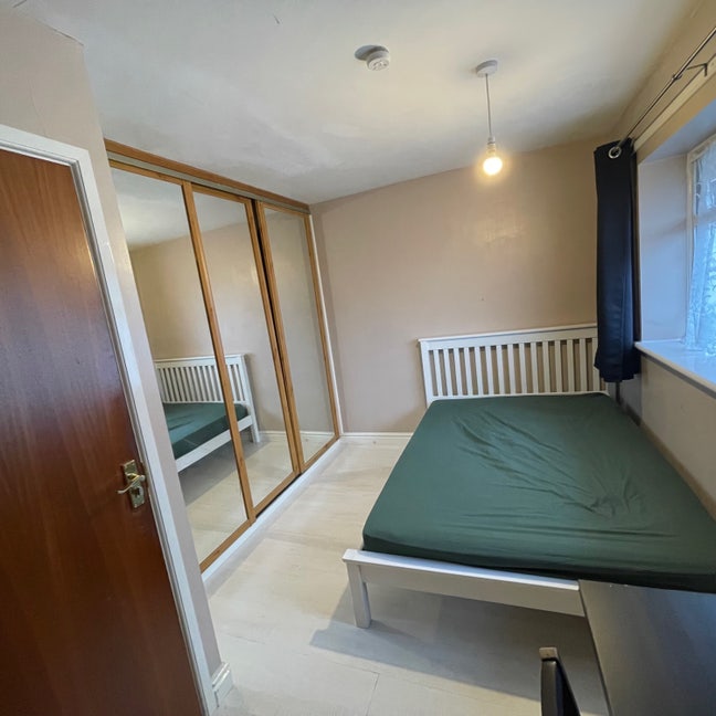 Double Room in Clean, Quiet House Main Photo