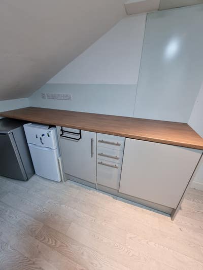 Beautiful En-Suite  Room  Bolton with Kitchenette Main Photo