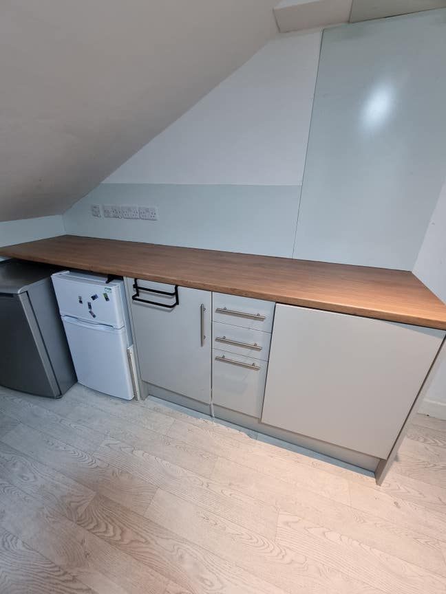 Beautiful En-Suite  Room  Bolton with Kitchenette Main Photo