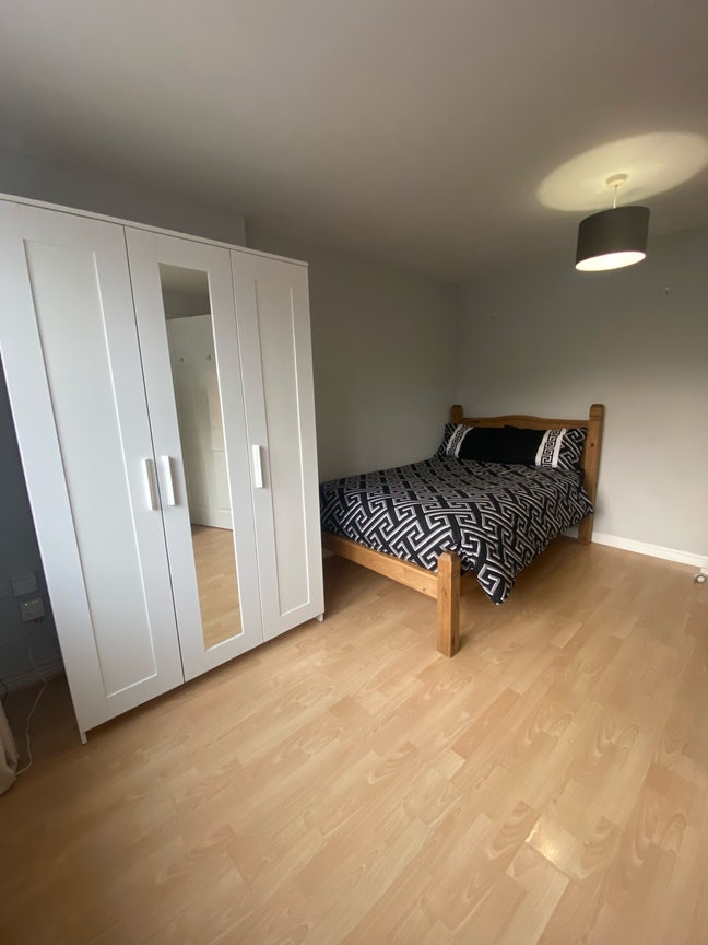 From &pound;500 - walking distance to Hospital  Main Photo