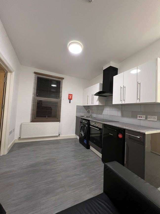 1 Bedroom Flat N8 - &pound;1400 Main Photo