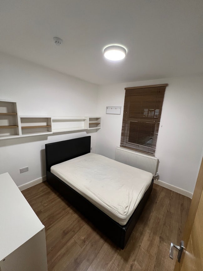 1 Bedroom Flat N8 - &pound;1400 Main Photo