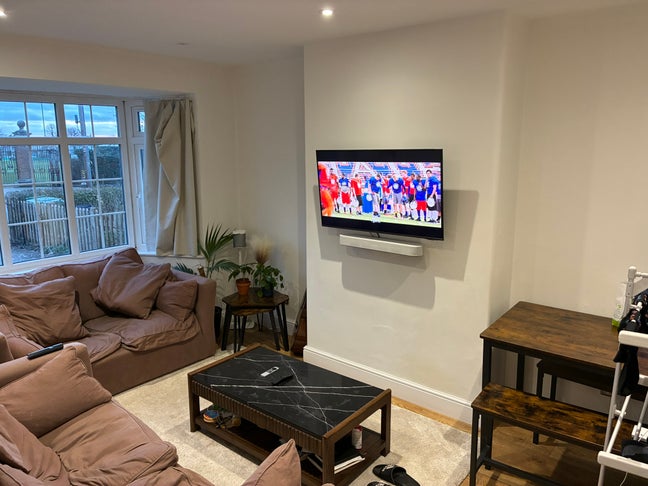 Newly Refurbished 3 Bedroom Maisonette Main Photo