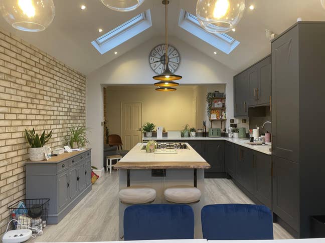 Double Rooms  Modern House | 5 Min Walk to Station Main Photo