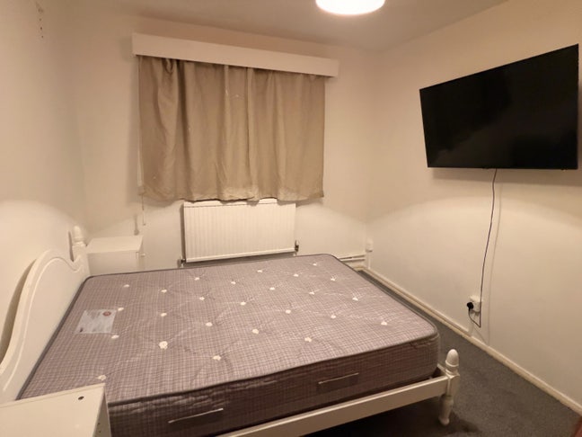 Newly Refurbished Double Room For Rent Main Photo