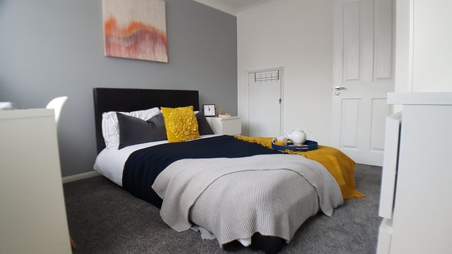 Modern Double Room Available Main Photo