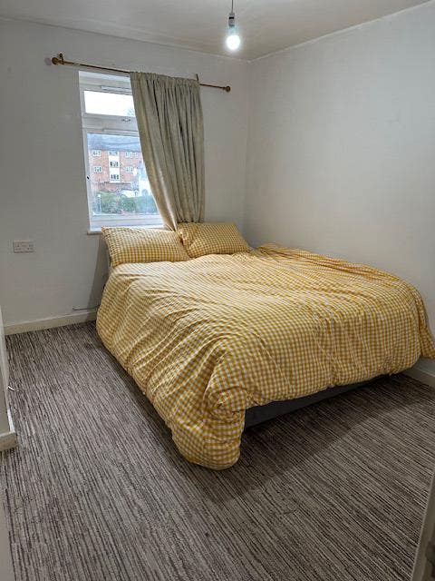 1 Beautiful Double Bedroom with Kingsize Bed Main Photo