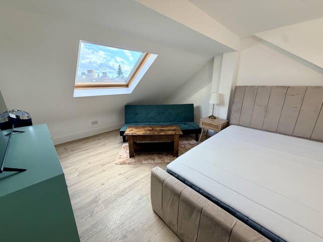 Loft Room with Ensuite in Manor House N4  Main Photo