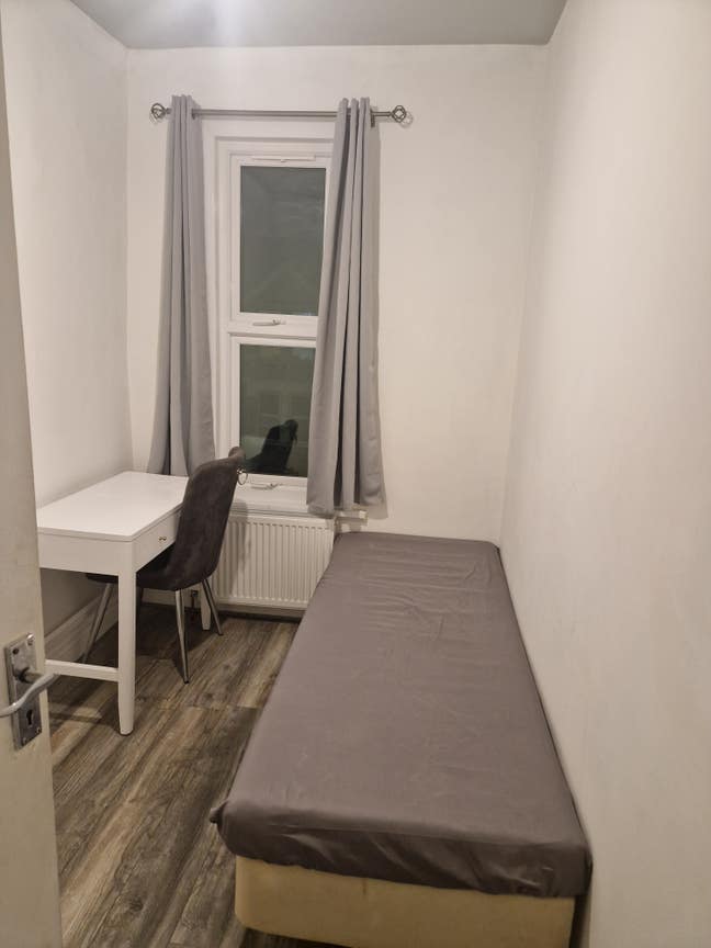 Single Room in Pet Friendly house  short term Main Photo