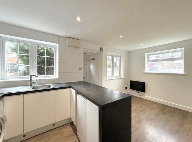 One Bedroom House to rent in prime location Main Photo