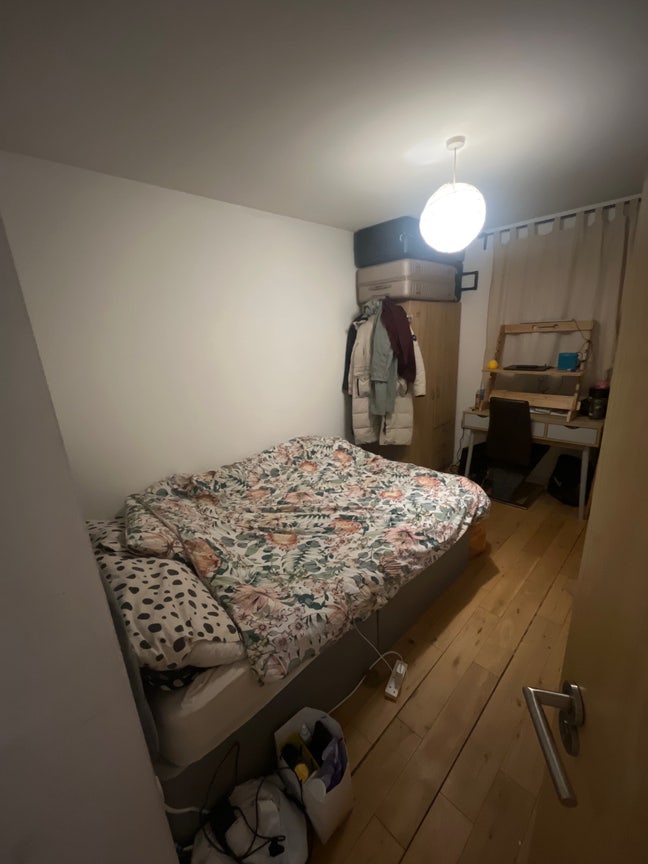 Double Bedroom in Female Houseshare Main Photo