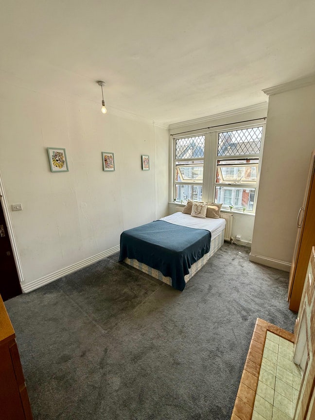 Double and single Room in Cricklewood Flat  Main Photo