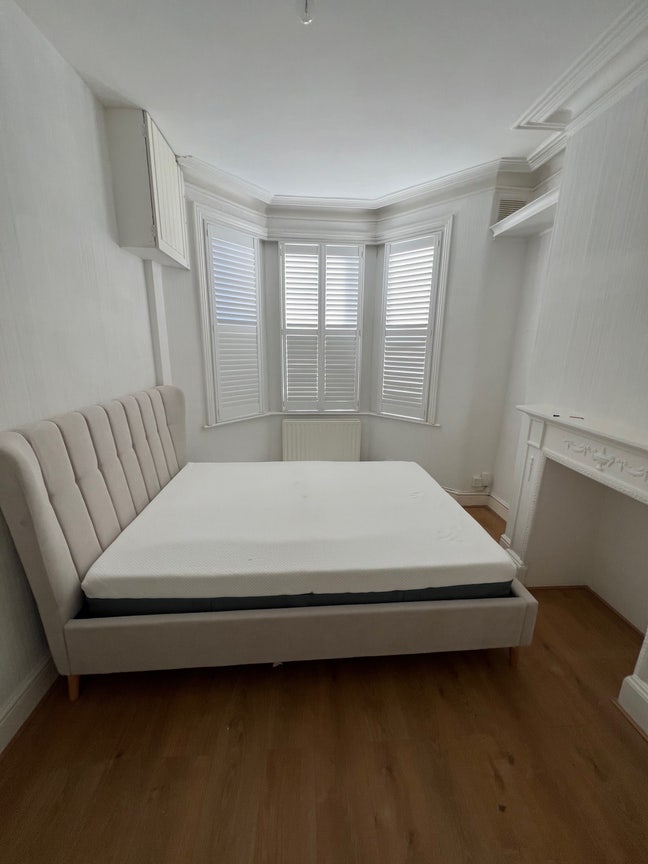 Bright Spaceous Kingsize Rm- Garden & Conservatory Main Photo