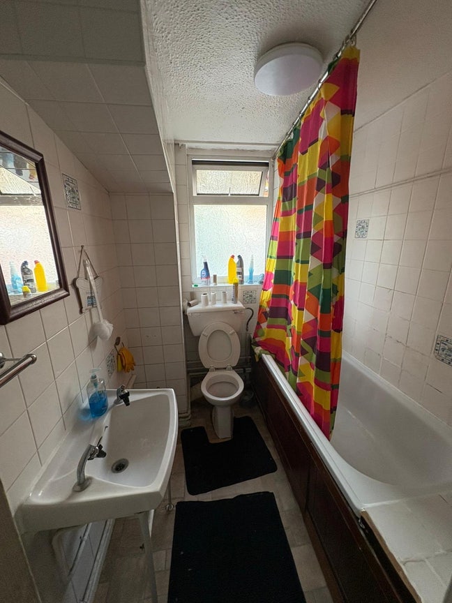 Double room at Mile End  Main Photo