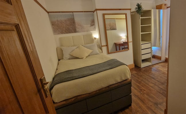 Warm, modern home for thoughtful professionals Main Photo