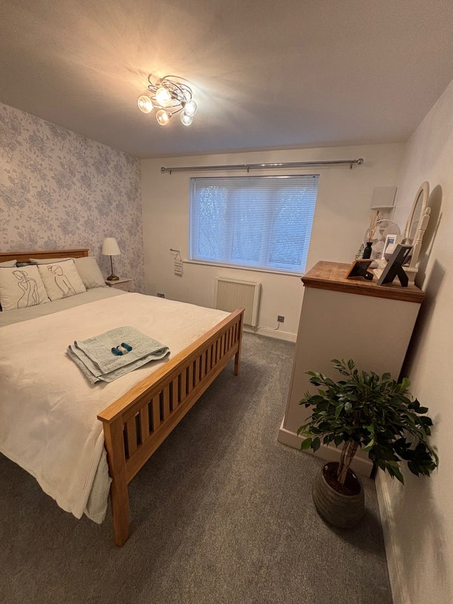 Relaxing & Spacious Room with Private Bathroom Main Photo