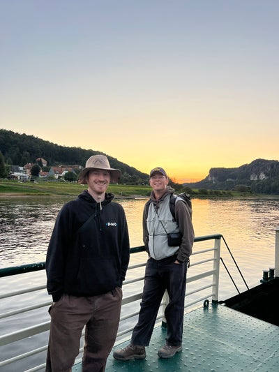 Creative Professional looking for room/buddy-ups  Main Photo