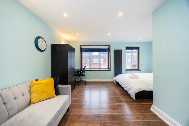 Fresh and Bright Room - Quick links to Central Lon Main Photo