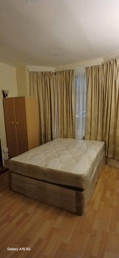 Conveniently Located Double Room&3sharing room Main Photo