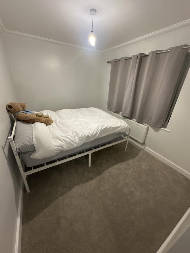 Room in four bedroom Main Photo