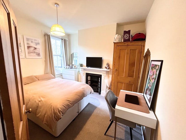 Double bedroom Clapham Main Photo