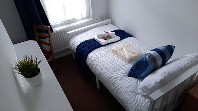 Single room is available near London Fields Main Photo