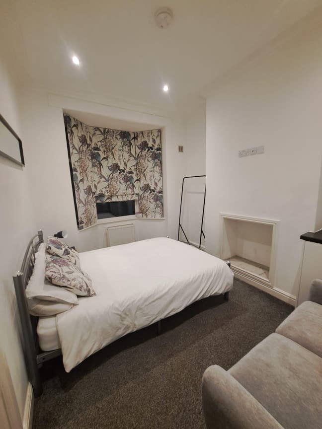 Available Double Room – 18 Volta, Selby Main Photo