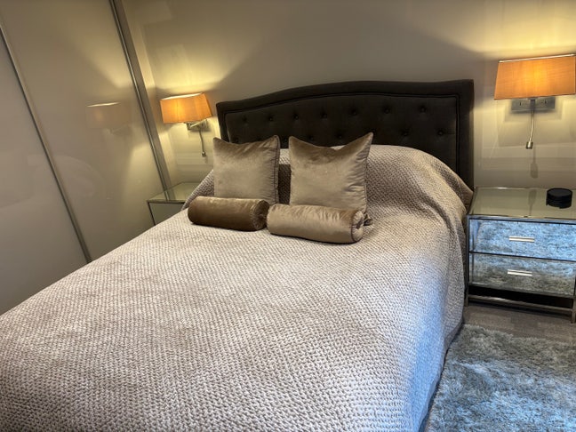 Luxurious Bedroom in Upmarket Mews Main Photo