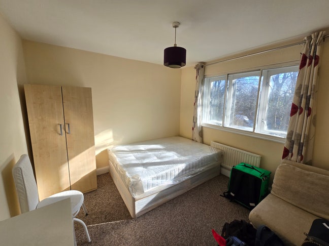 Large Double Room- Inc Bills. Great price. Ref Abb Main Photo