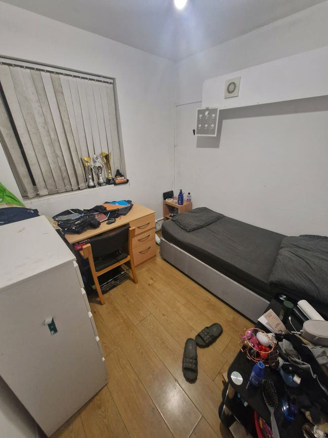 Student Male seeks a single or double room Main Photo