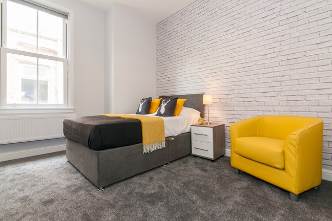 1 Large En Suite Double Room Available in L17! Main Photo