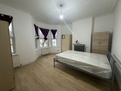 Newly refurbished double room Main Photo