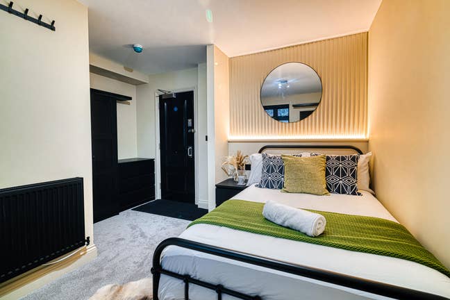 Stunning High-End Rooms in a Prime Location  Main Photo