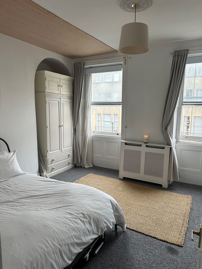 Large  double  room  centre  of  Bath (female preferred)
 Main Photo