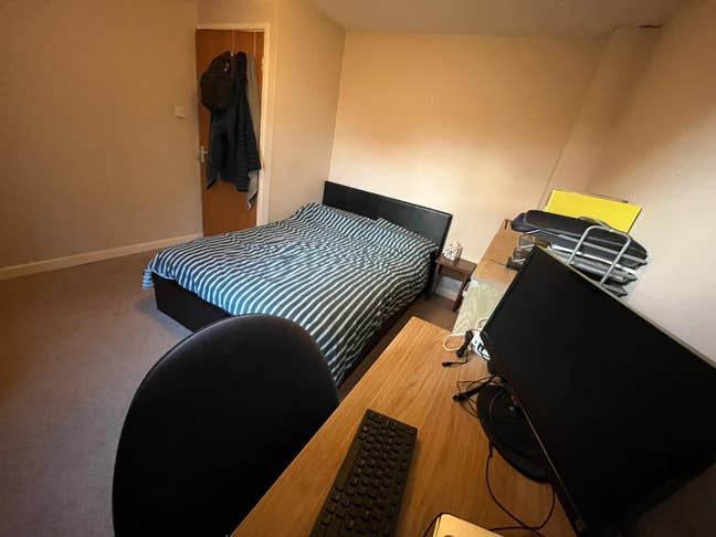 Large double room-bills included and furnished Main Photo