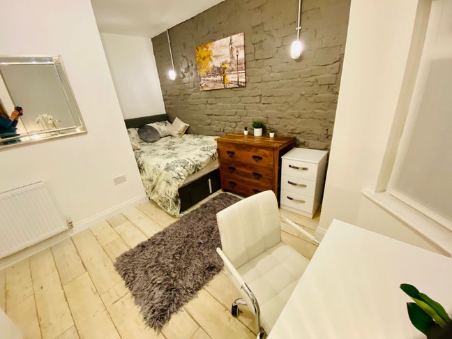 9 Bed Fallowfield House Main Photo