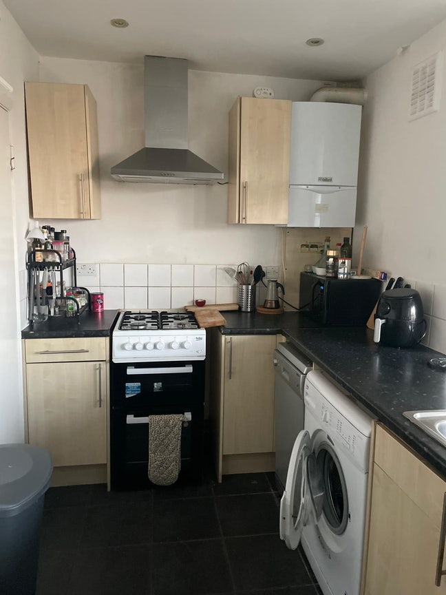 Single Room to rent Ravenscourt Park Main Photo