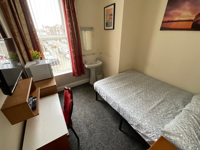 FY1 Double Rooms Bills Included +Shared Kitchen  Main Photo