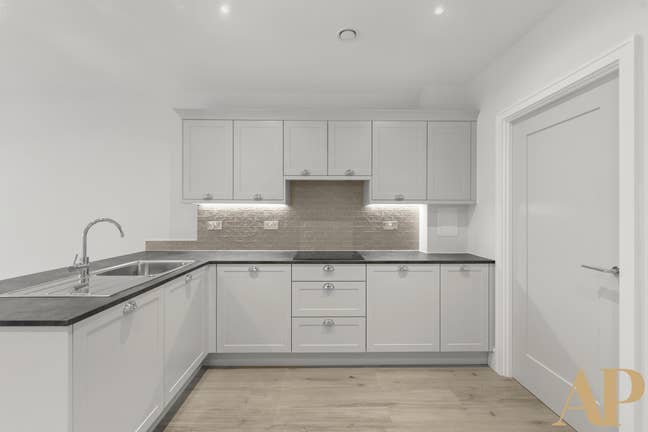 4-bed house to rent in Reading Green Park Main Photo